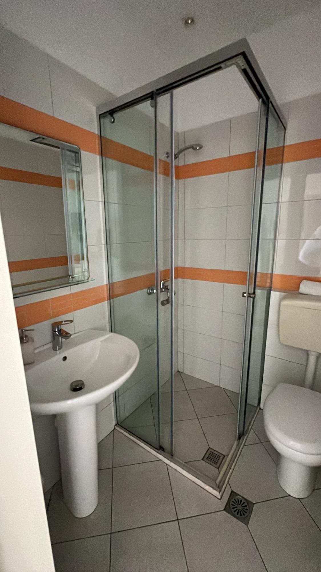 Hotel Jon Dhërmi Zewnętrze zdjęcie